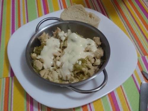 pollo con mayonesa y pimiento en Los Pecados de María en Cáceres