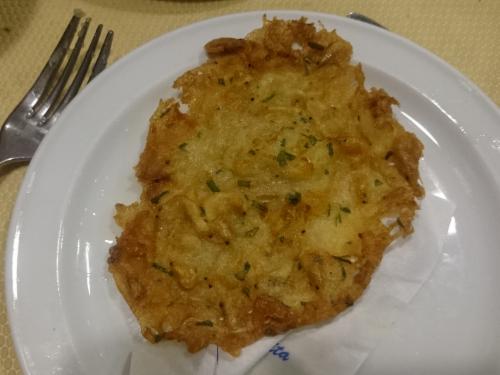 Tortilla de camarones en La tasca de Juan en Conil